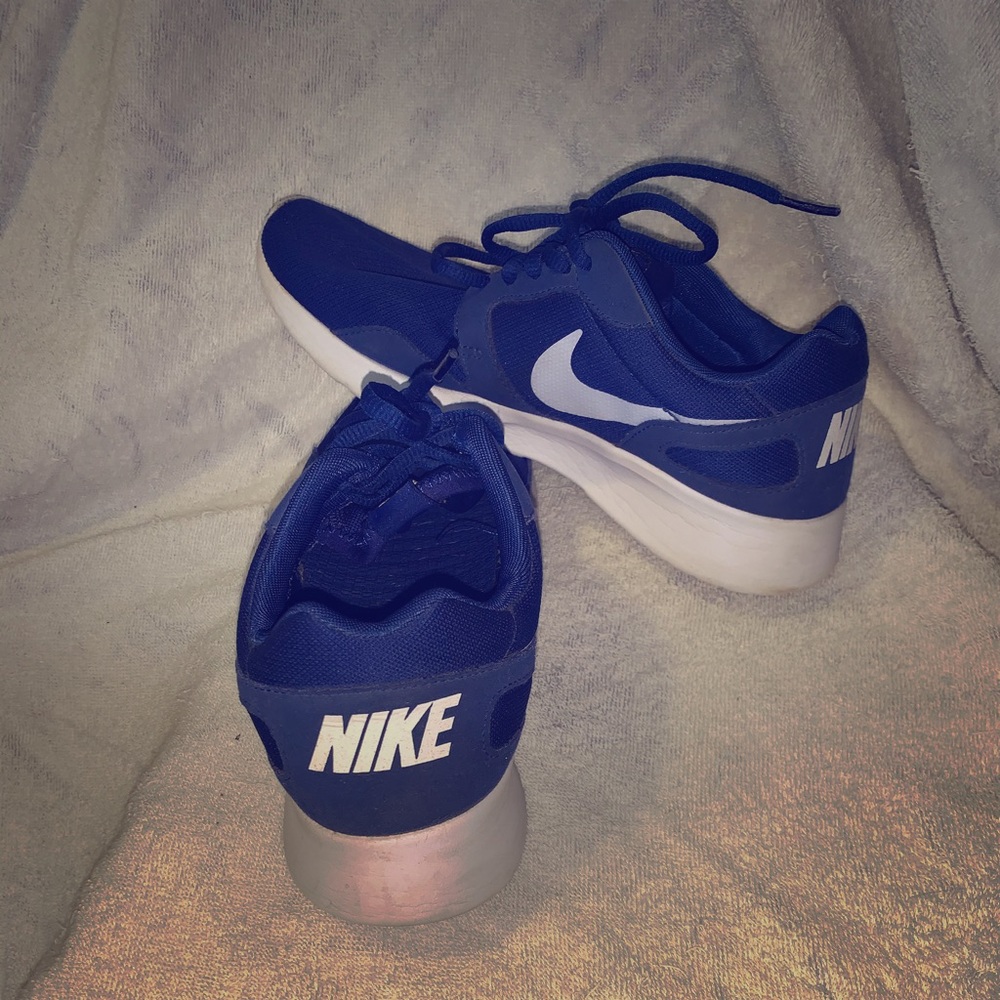 Blue women’s Nike’s in great shape